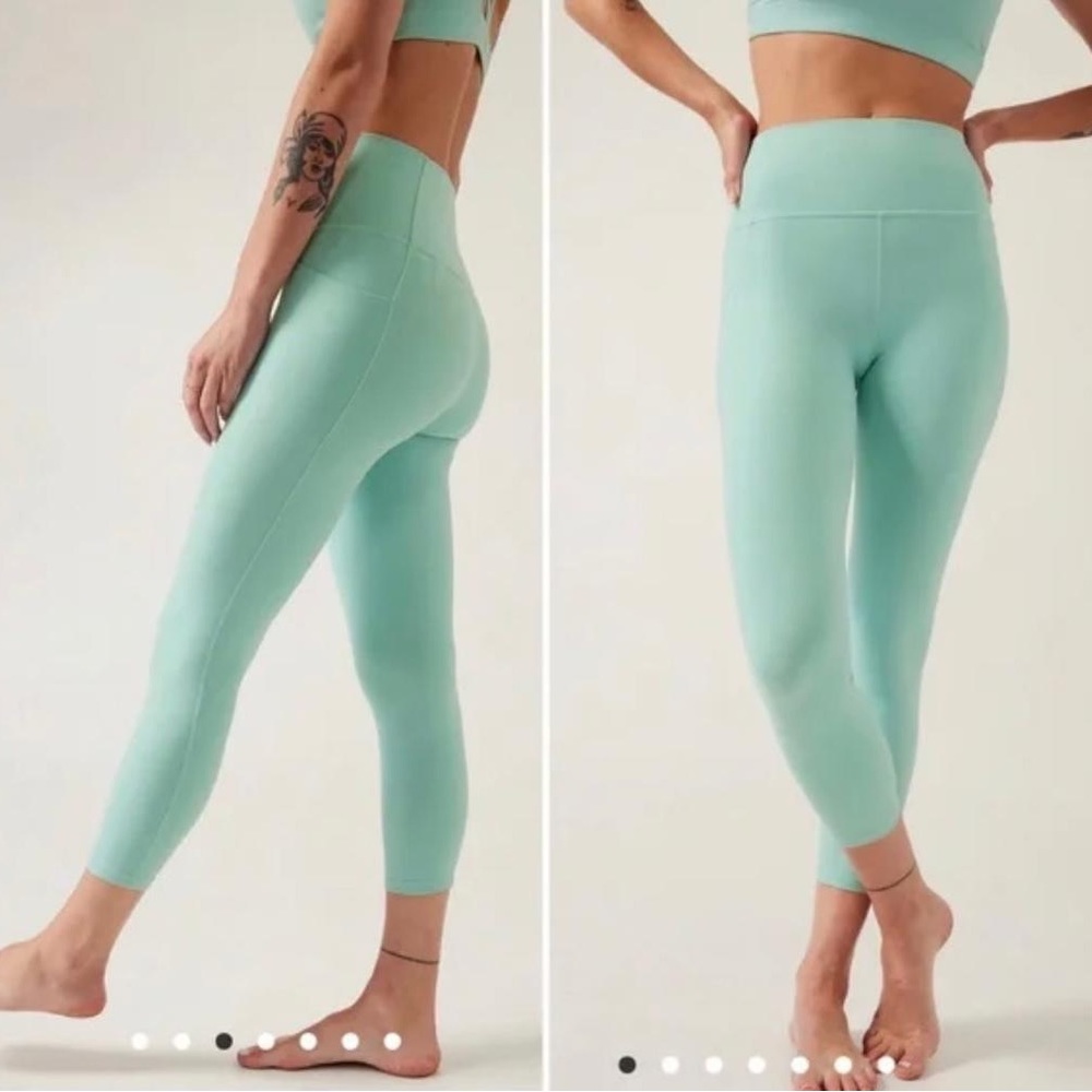 NWT Athleta Salutation Stash 7/8 Tight Medium